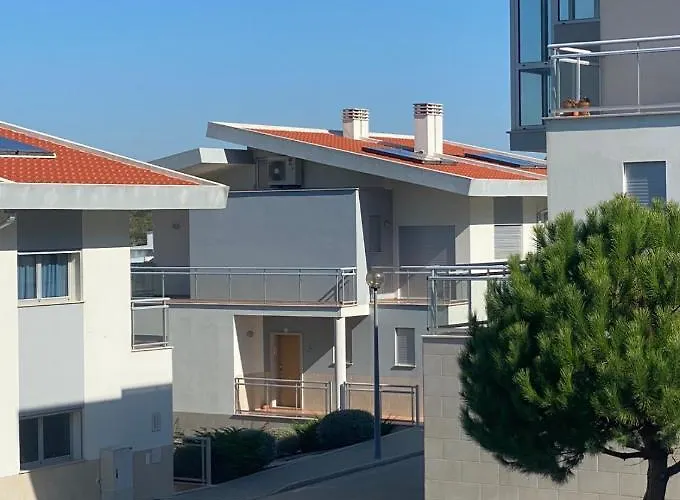 빌라 With Views Over The Atlantic Ocean And Swimming Pool Famalicão